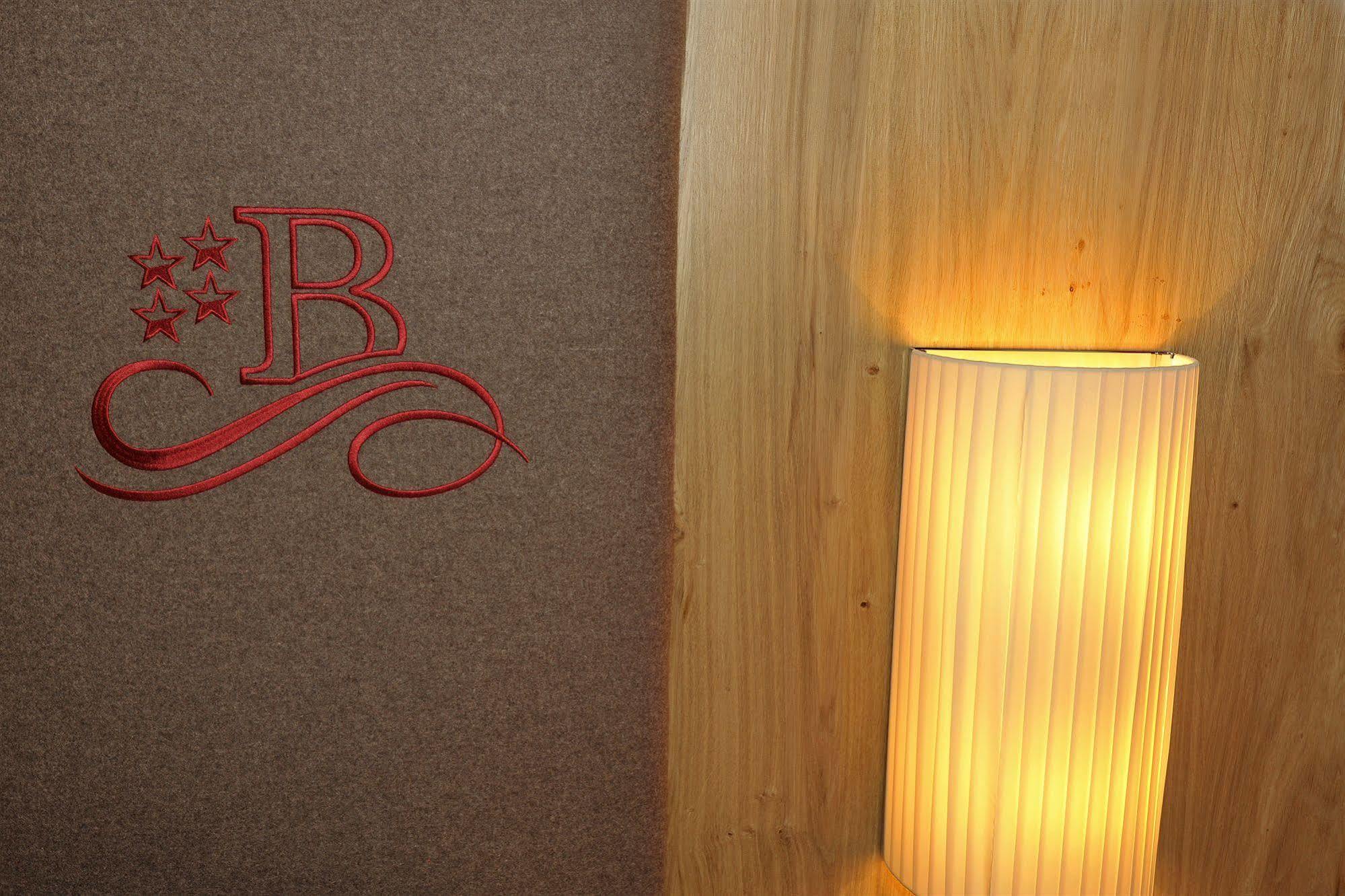 Barbara & Aparthotel 4*